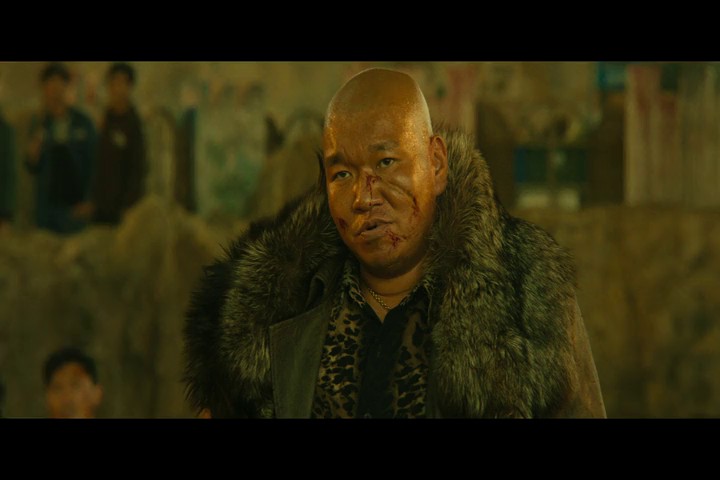 Badland Hunters (2024) NF WEB-DL Hindi 480p x264 AVC HE-AAC 5.1 ESub B4uHD.mkv.0001